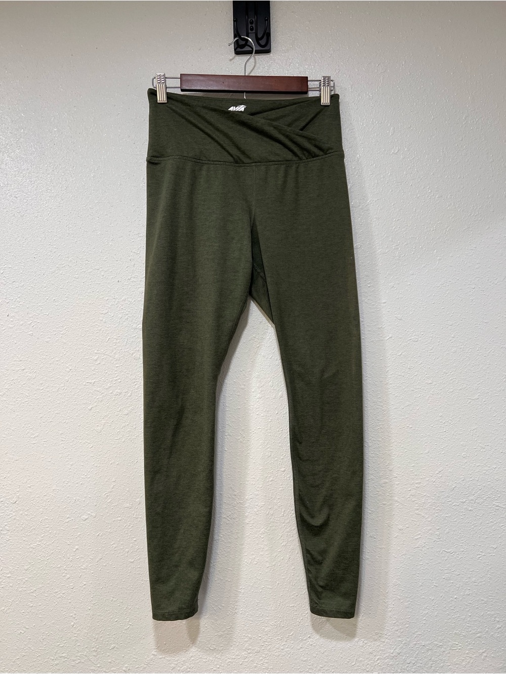 Women’s Crossover High Waisted Avia Leggings Olive Green Size Small 4-6 EUC